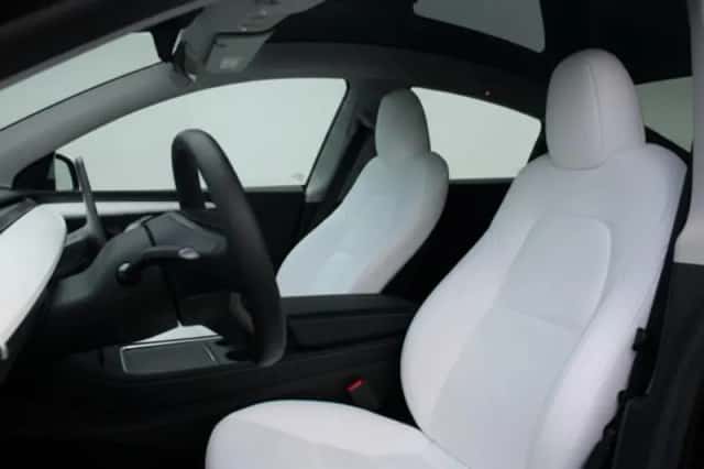 Tesla Model Y (2023) thumbnail 6