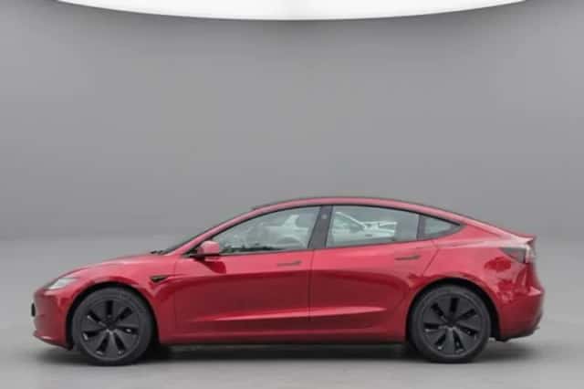 Tesla Model 3 (2024) thumbnail 2