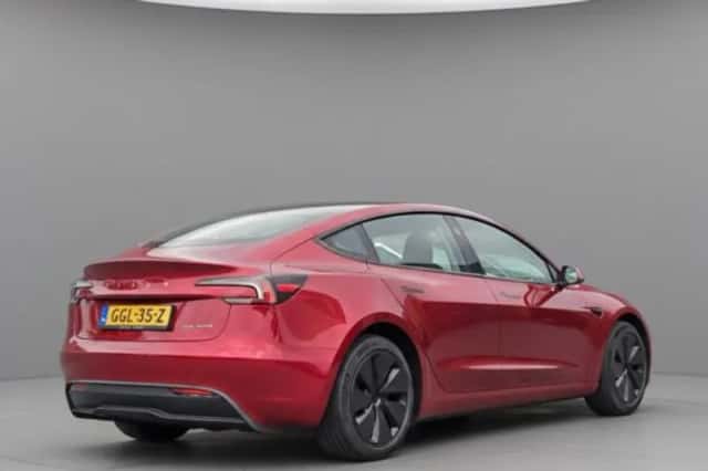 Tesla Model 3 (2024) thumbnail 3