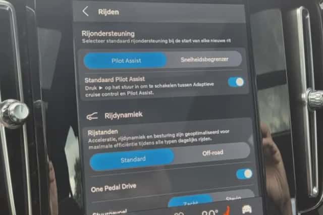 Volvo XC40 (2022) thumbnail 6
