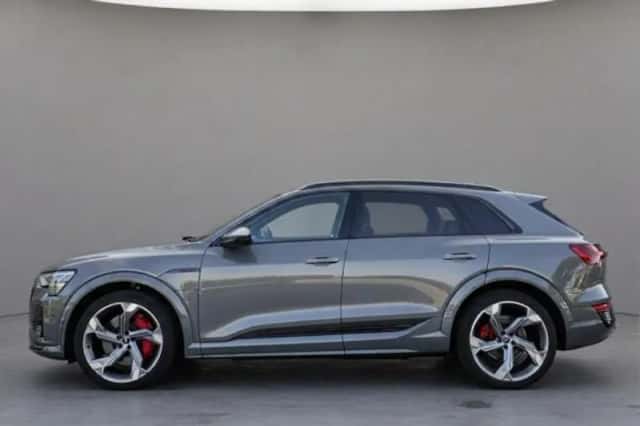 Audi SQ8 (2023) thumbnail 2