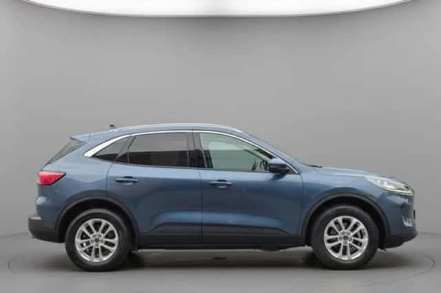 Ford Kuga (2022) thumbnail 2