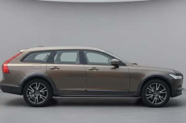 Volvo V90 (2018) thumbnail 2