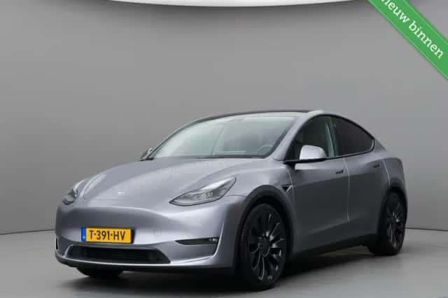 Tesla Model Y (2023) thumbnail 1