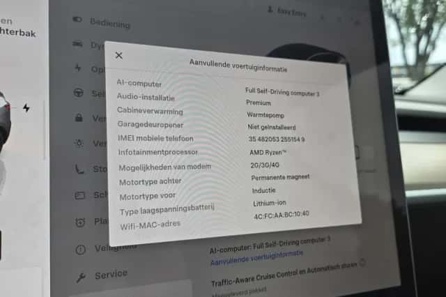 Tesla Model Y (2023) thumbnail 4