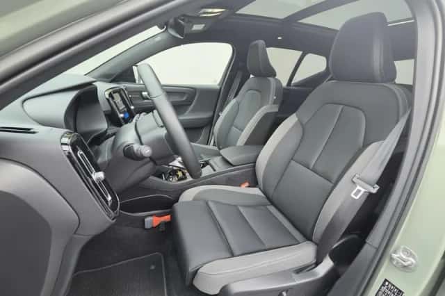 Volvo XC40 (2024) thumbnail 5