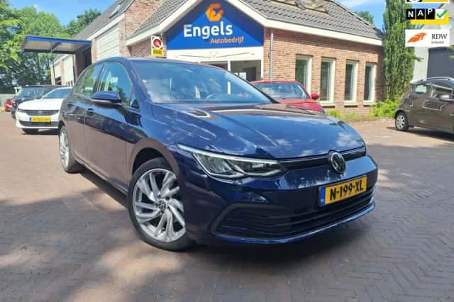 Volkswagen Golf (2022) thumbnail 2