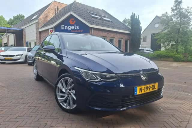 Volkswagen Golf (2022) thumbnail 3