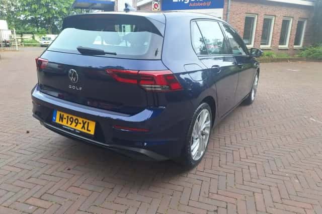 Volkswagen Golf (2022) thumbnail 4