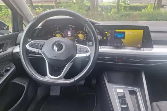 Volkswagen Golf (2022) thumbnail 6