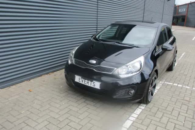 Kia Rio (2013) thumbnail 4