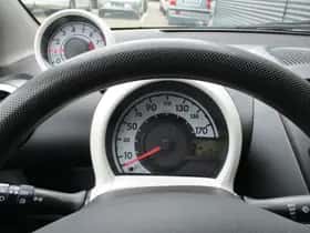 Peugeot 107 (2011) thumbnail 20