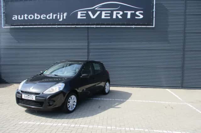 Renault Clio (2010) thumbnail 2
