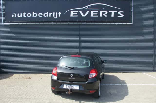 Renault Clio (2010) thumbnail 3