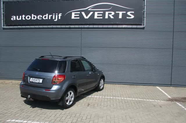 Suzuki SX4 (2008) thumbnail 4