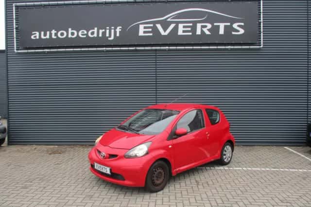 Toyota Aygo (2005) thumbnail 1