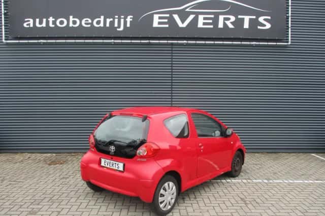Toyota Aygo (2005) thumbnail 2
