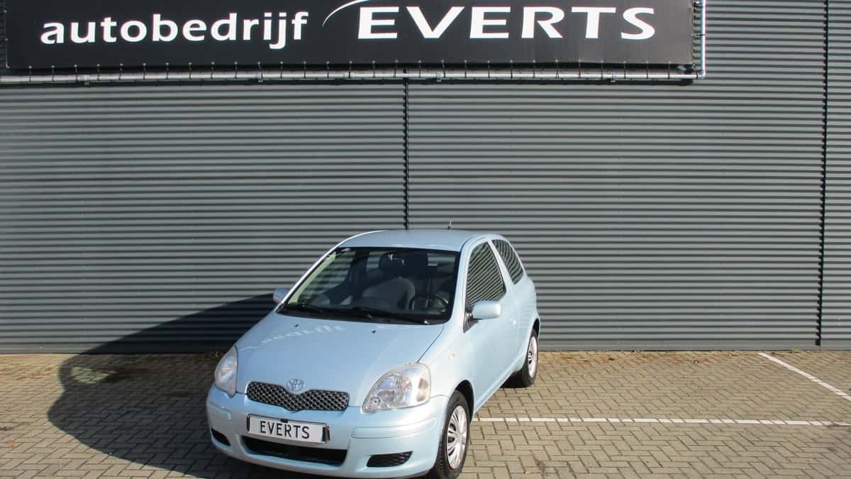 Toyota Yaris (2004) — foto 1