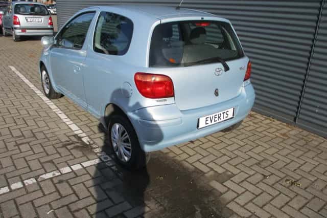 Toyota Yaris (2004) thumbnail 12