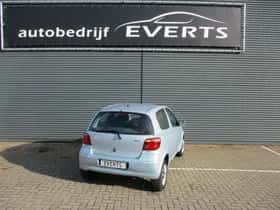 Toyota Yaris (2004) thumbnail 3