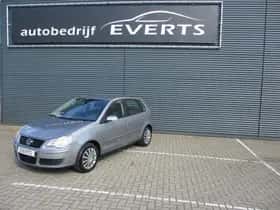 Volkswagen Polo (2009) thumbnail 2