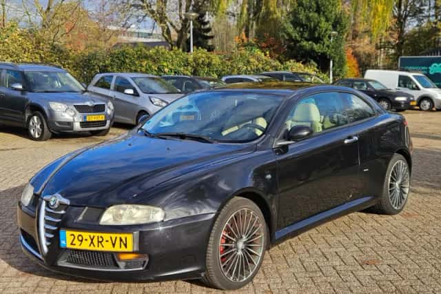 Alfa Romeo GT (2007) thumbnail 1