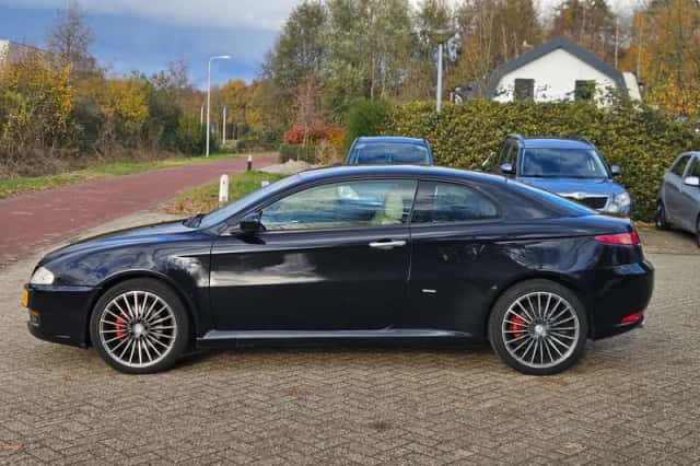 Alfa Romeo GT (2007) thumbnail 2