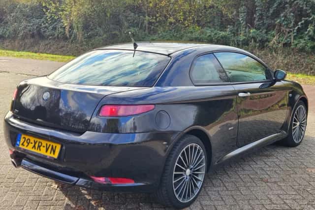 Alfa Romeo GT (2007) thumbnail 5