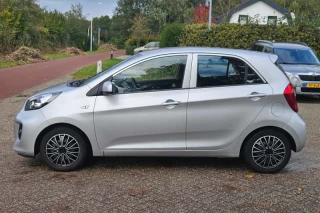 Kia Picanto (2016) thumbnail 2