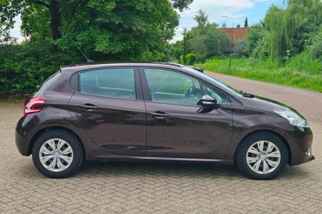 Peugeot 208 (2013) thumbnail 6