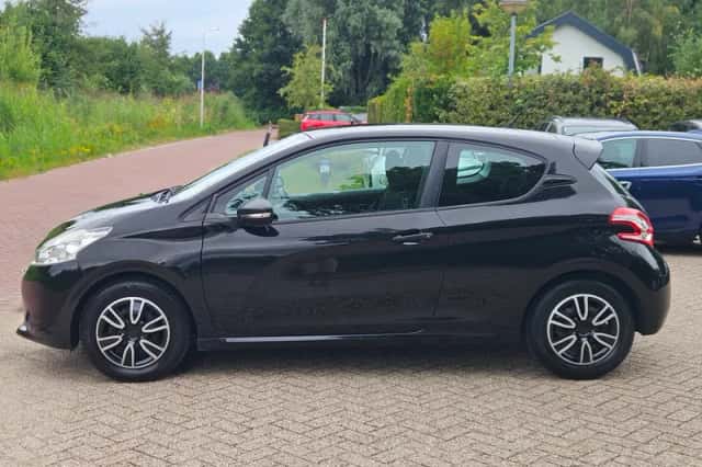 Peugeot 208 (2013) thumbnail 2