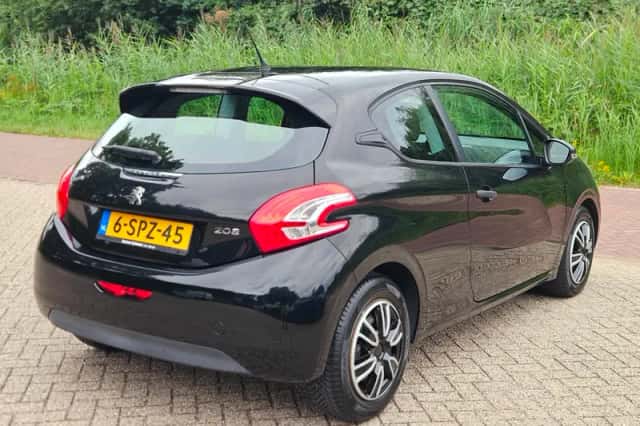 Peugeot 208 (2013) thumbnail 4