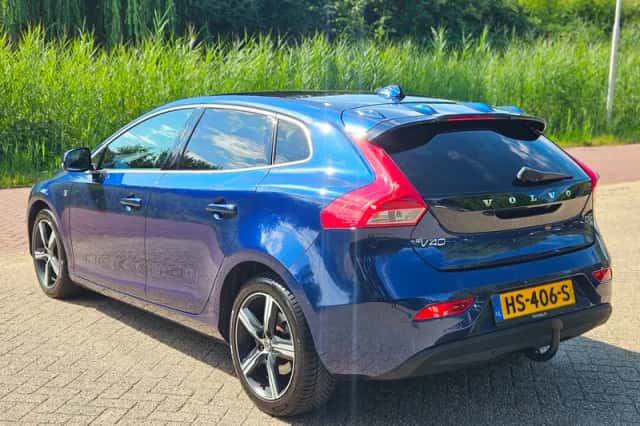 Volvo V40 (2015) thumbnail 3