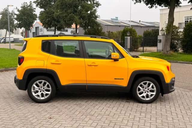 Jeep Renegade (2015) thumbnail 4