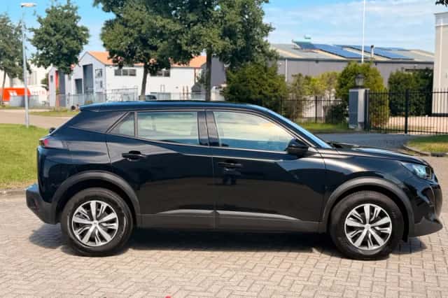 Peugeot 2008 (2021) thumbnail 4
