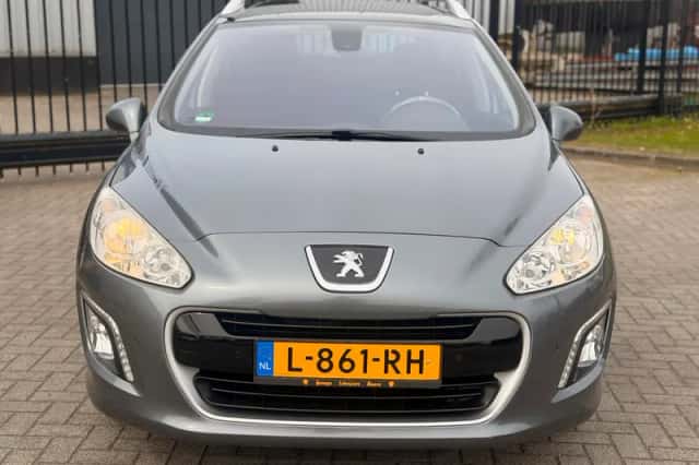 Peugeot 308 (2011) thumbnail 2