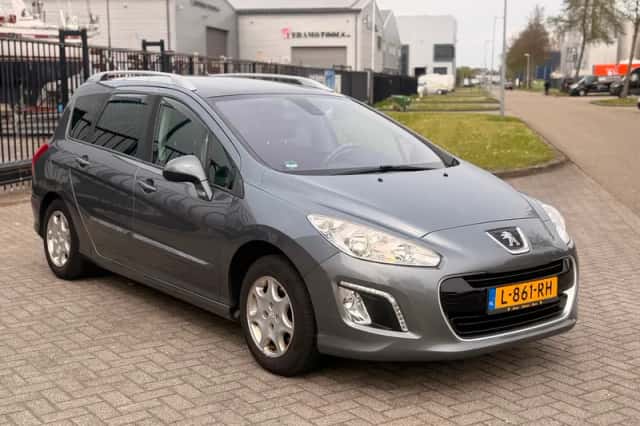 Peugeot 308 (2011) thumbnail 3