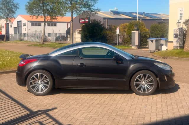 Peugeot RCZ (2012) thumbnail 4