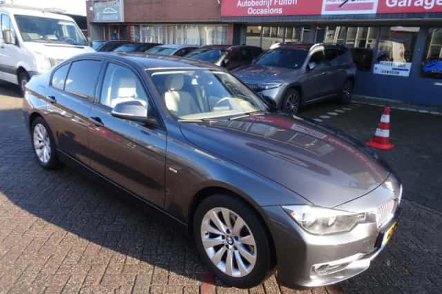 BMW 3-Serie (2012) thumbnail 1