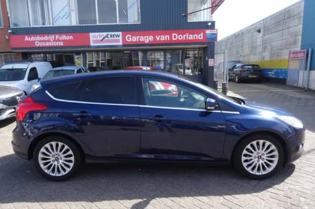 Ford Focus (2012) thumbnail 2