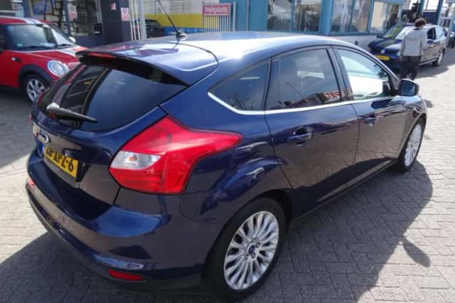 Ford Focus (2012) thumbnail 3