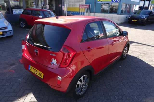 Kia Picanto (2015) thumbnail 6