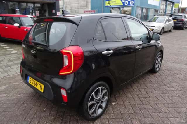 Kia Picanto (2023) thumbnail 3