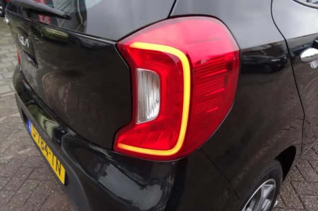 Kia Picanto (2023) thumbnail 4