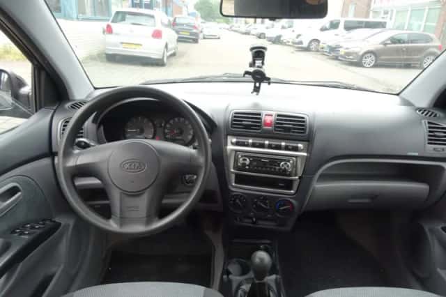 Kia Picanto (2004) thumbnail 6