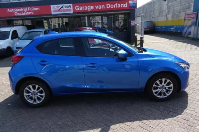 Mazda 2 (2017) thumbnail 2