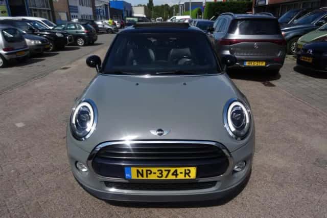 MINI Cooper (2017) thumbnail 2