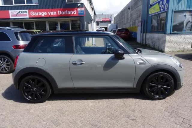 MINI Cooper (2017) thumbnail 3