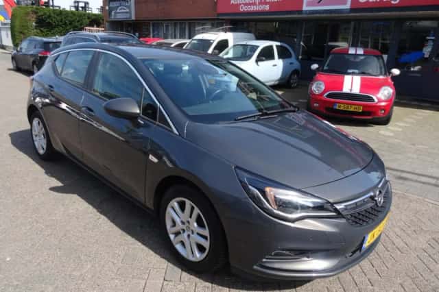 Opel Astra (2016) thumbnail 1