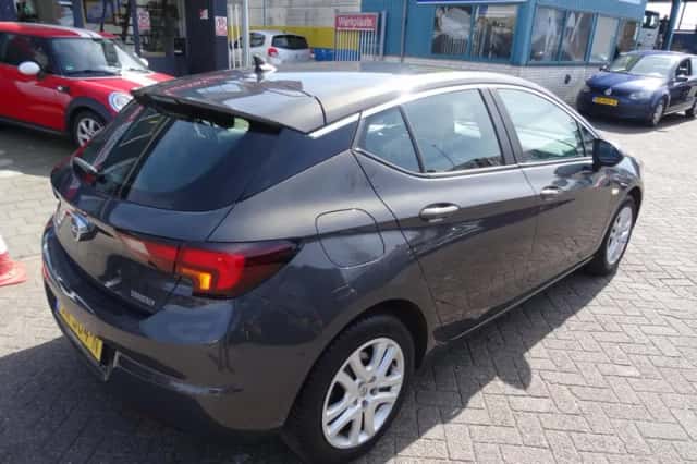 Opel Astra (2016) thumbnail 3